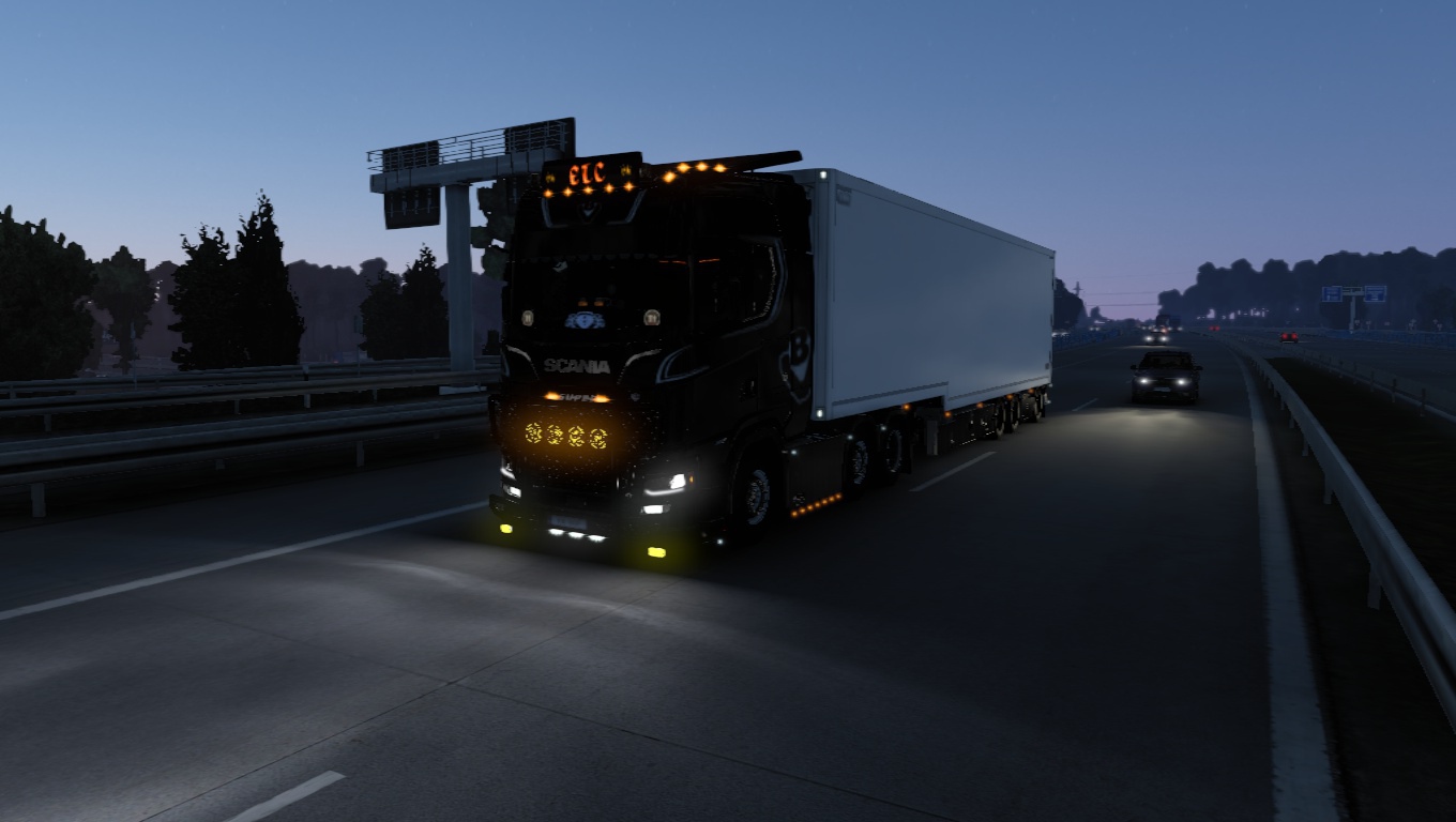 Image by kavarumehike