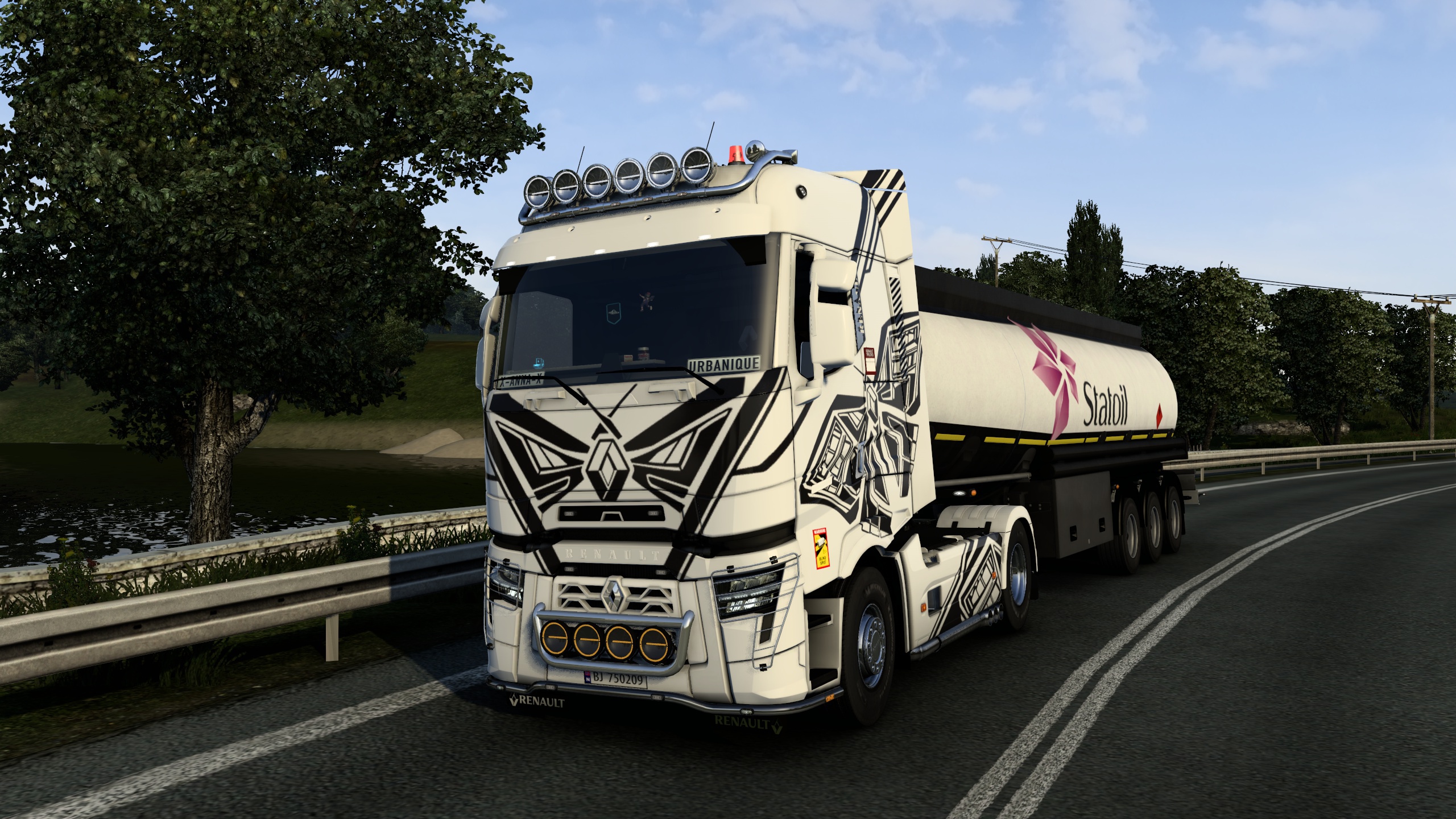 Image by urbanique75