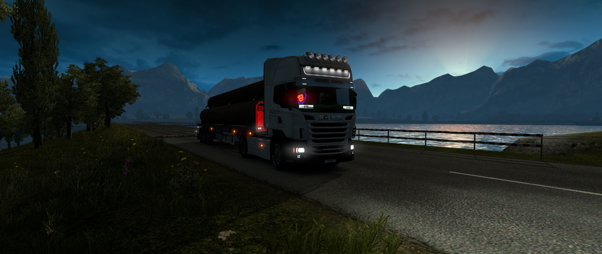 Image by Leonceh