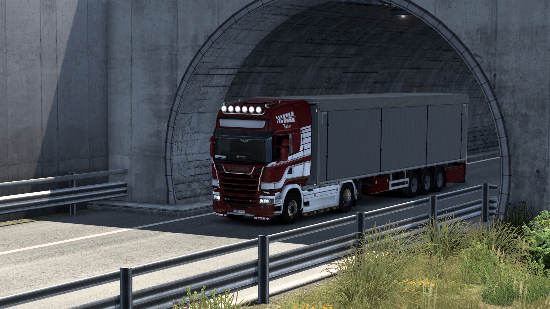 Image by ROGERTUNICA