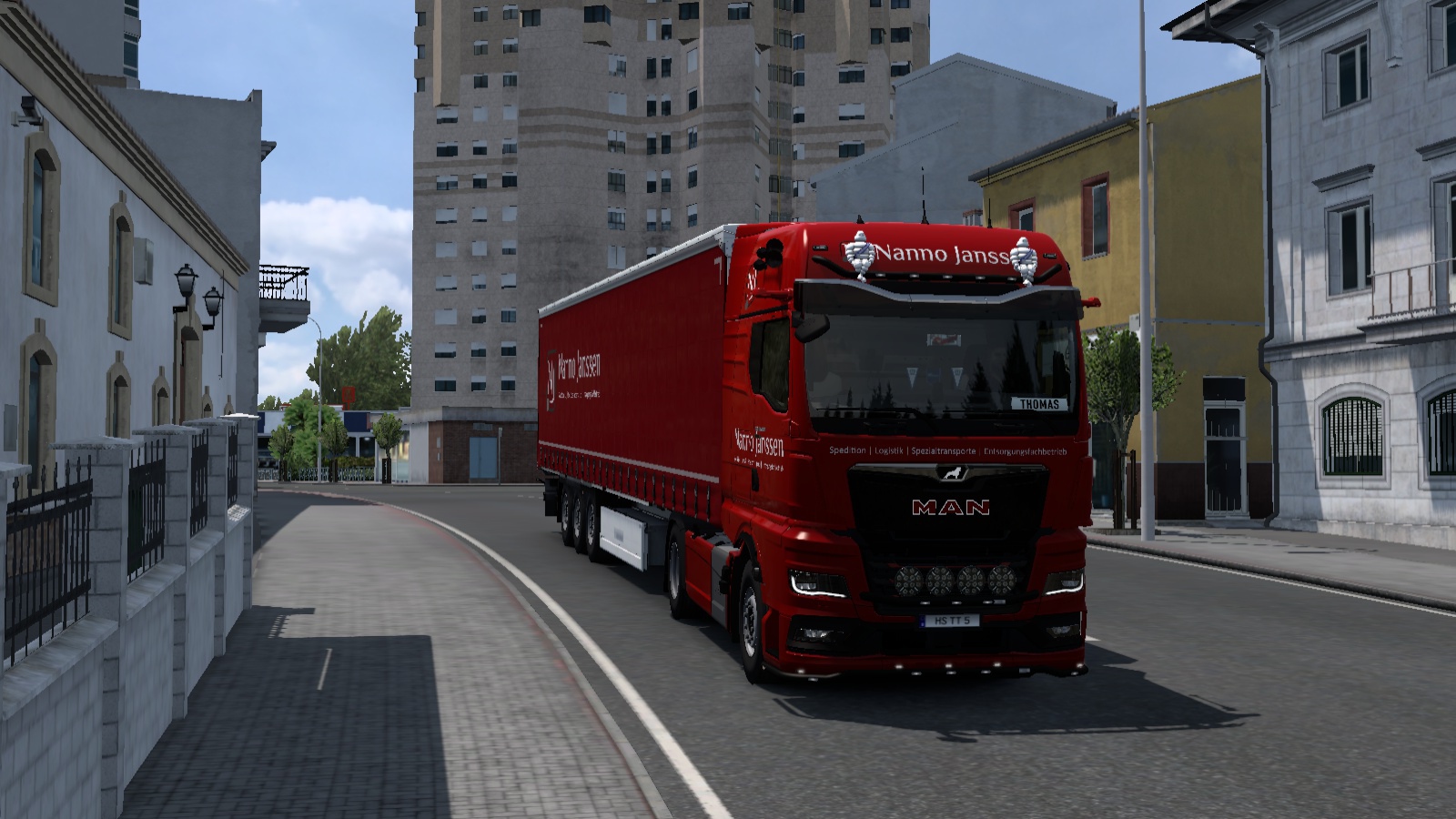 Image by thomasthamrt