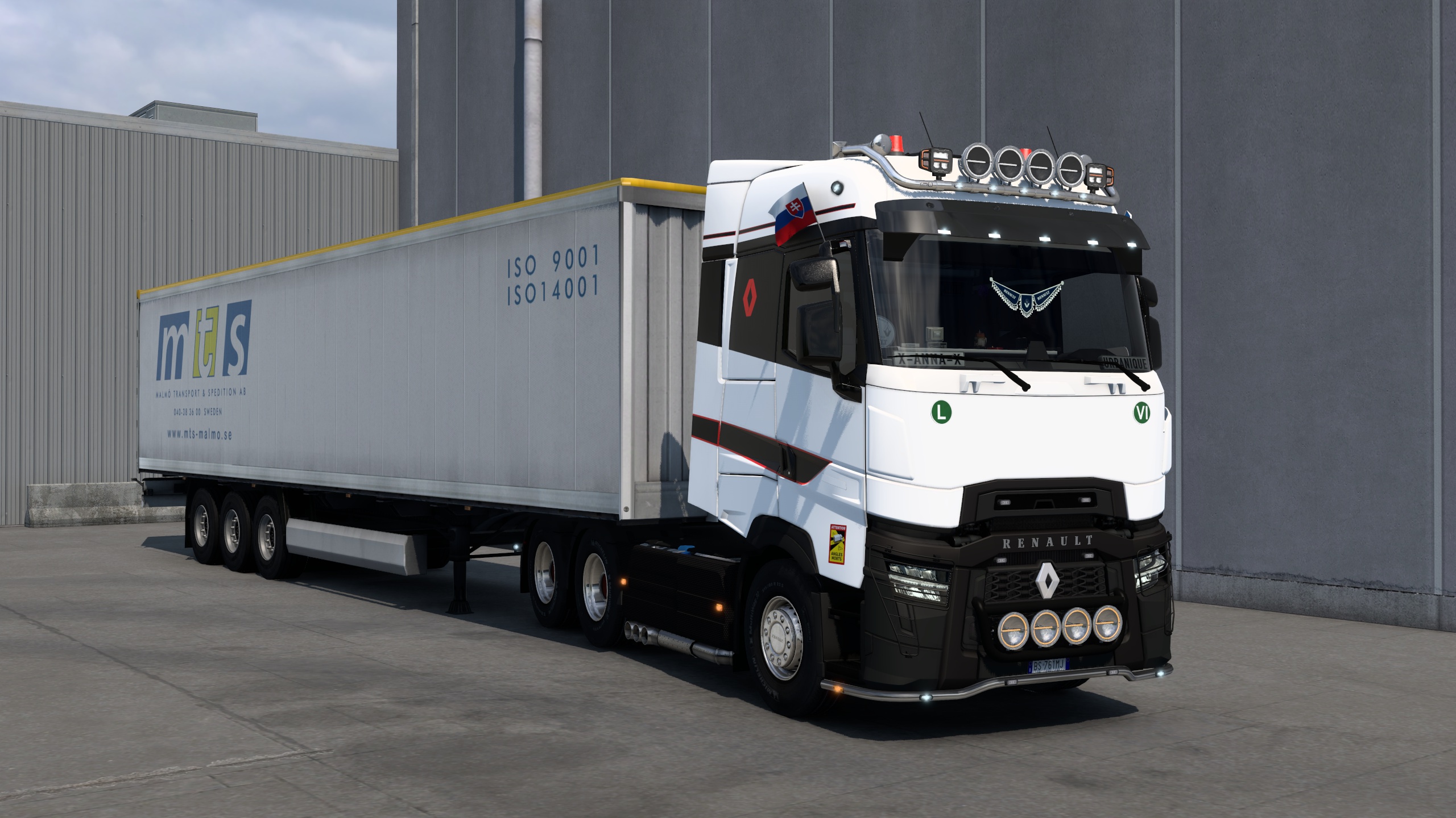 Image by urbanique75