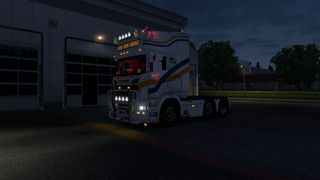 Image by robbevandenberg