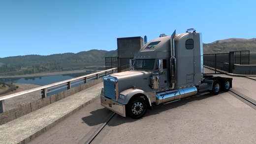 Freightliner FLD132 Classic XL
