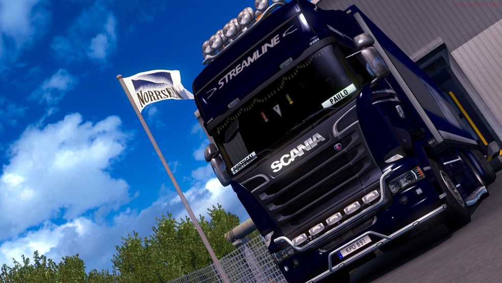 Image by PAULOBERLINDA