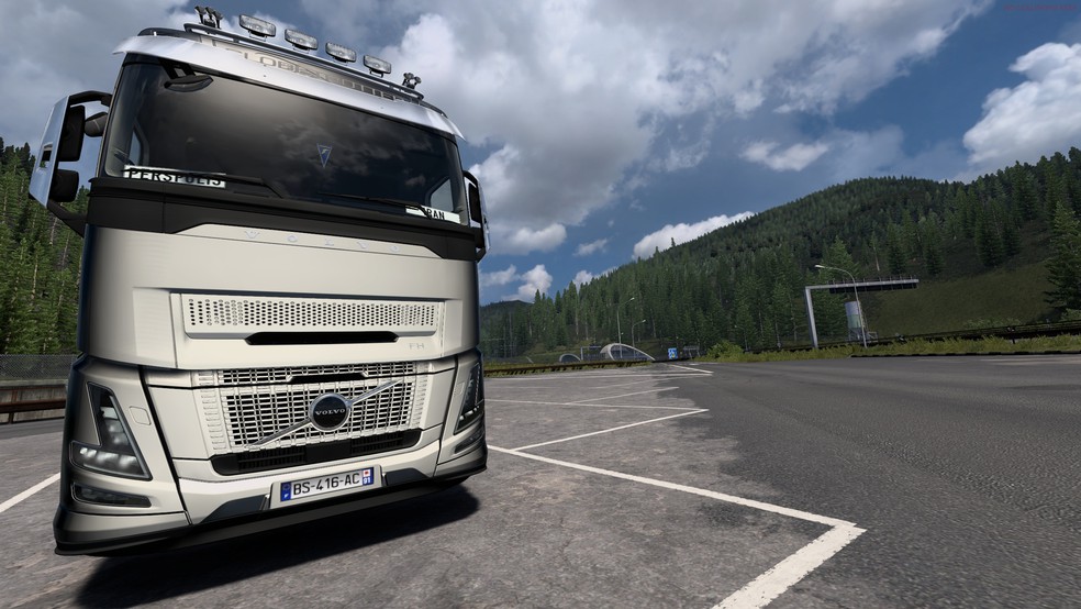 Image by vahidtalaaa