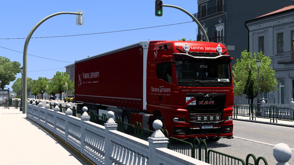 Image by thomasthamrt