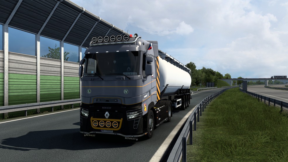 Image by urbanique75